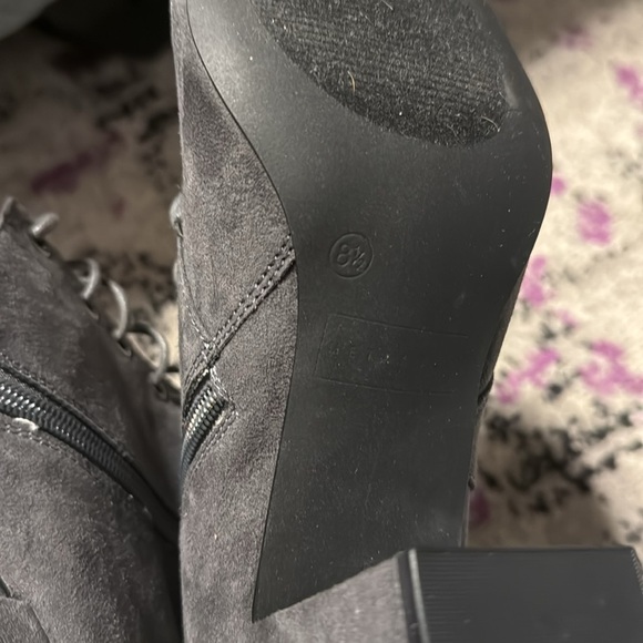 NWOB Metaphor Gray Lace-Up Boots - Picture 10 of 11